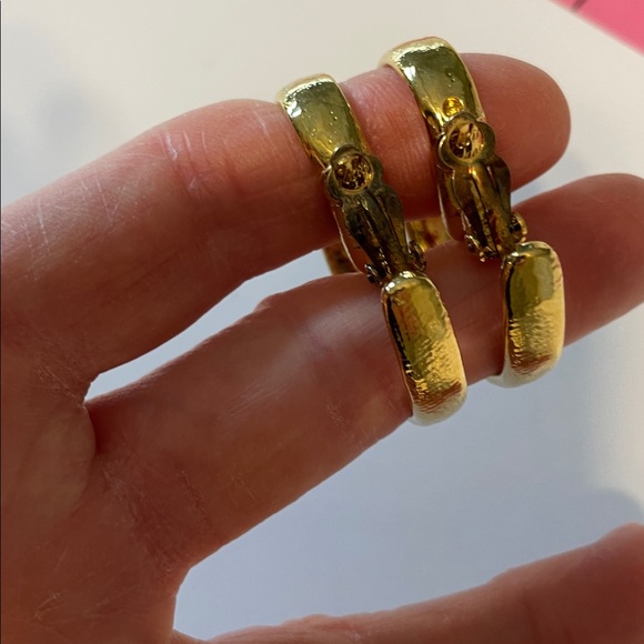 Cecile Jeanne Paris Runway Clip On Gold Hoop Earrings - Picture 7 of 8